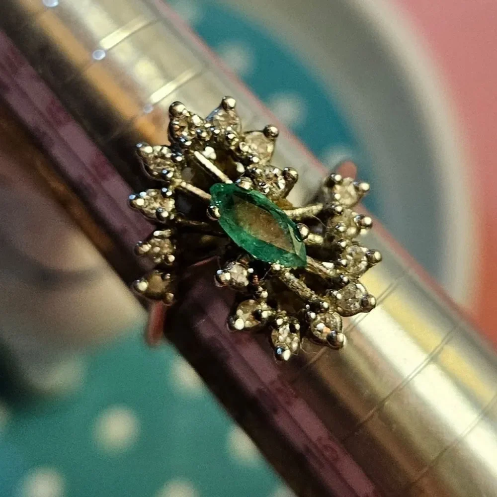 14k White Gold Ring with Emerald and Diamonds